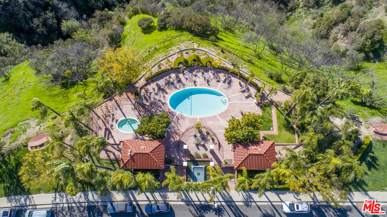 2204 Canyonback Road Los Angeles, CA 90049 - Photo 24 of 38