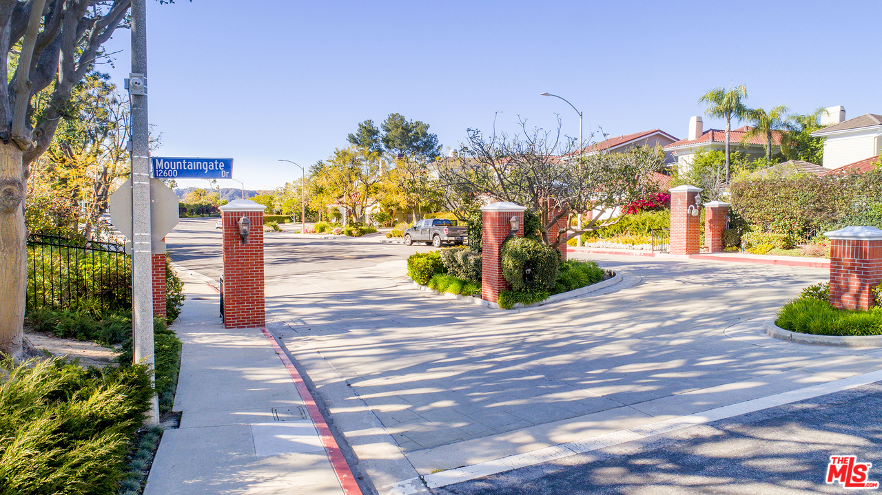 2204 Canyonback Road Los Angeles, CA 90049 - Photo 28 of 38