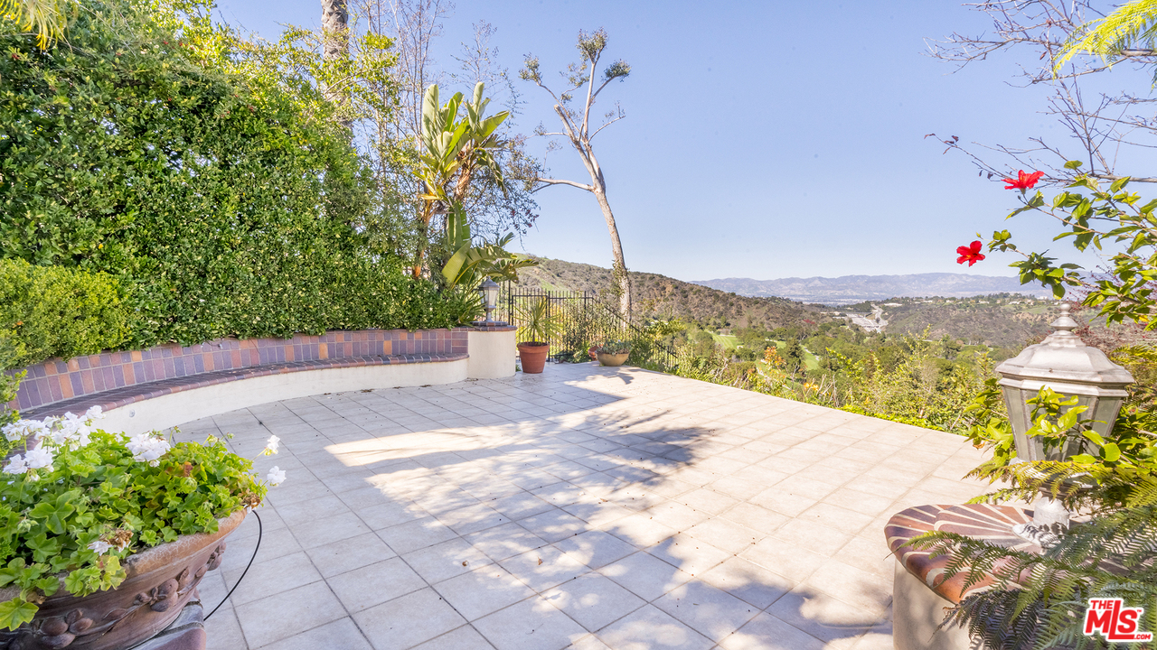 2204 Canyonback Road Los Angeles, CA 90049 - Photo 31 of 38