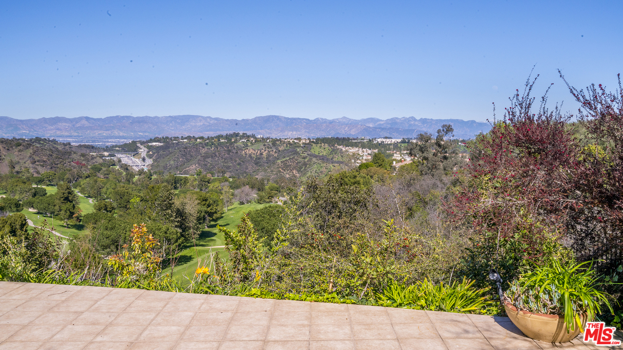 2204 Canyonback Road Los Angeles, CA 90049 - Photo 32 of 38