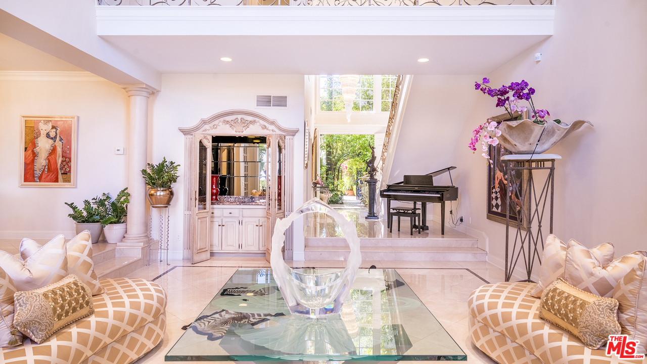 2204 Canyonback Road Los Angeles, CA 90049 - Photo 6 of 38