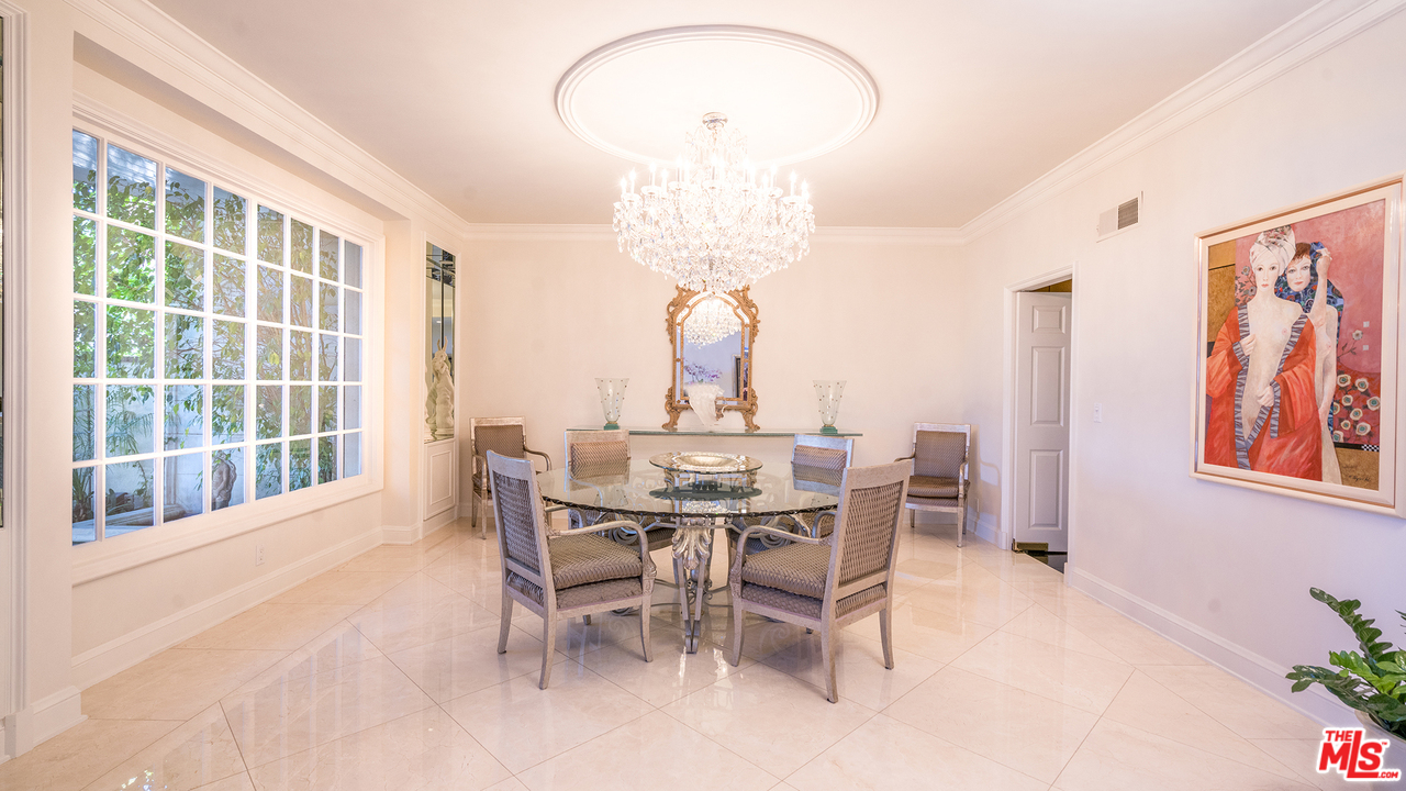 2204 Canyonback Road Los Angeles, CA 90049 - Photo 7 of 38