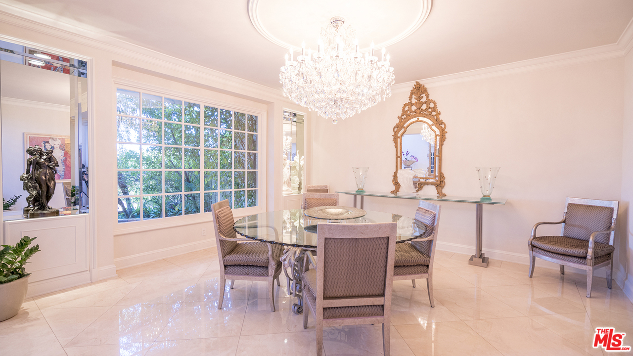 2204 Canyonback Road Los Angeles, CA 90049 - Photo 8 of 38