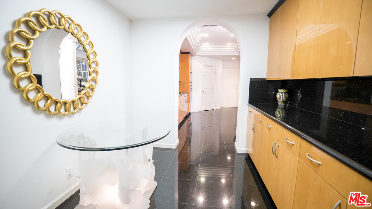 2204 Canyonback Road Los Angeles, CA 90049 - Photo 10 of 38