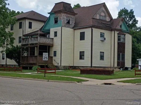 $160,000 | 510 Pleasant Street, Unit 2, Charlotte, MI 48813