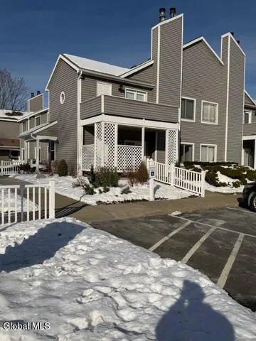 $197,000 | 1976 Curry Road, Unit A102, Rotterdam, NY 12303