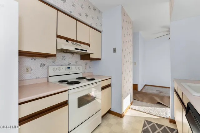 $197,000 | 1976 Curry Road, Unit A102, Rotterdam, NY 12303