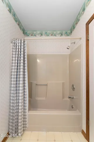 $197,000 | 1976 Curry Road, Unit A102, Rotterdam, NY 12303