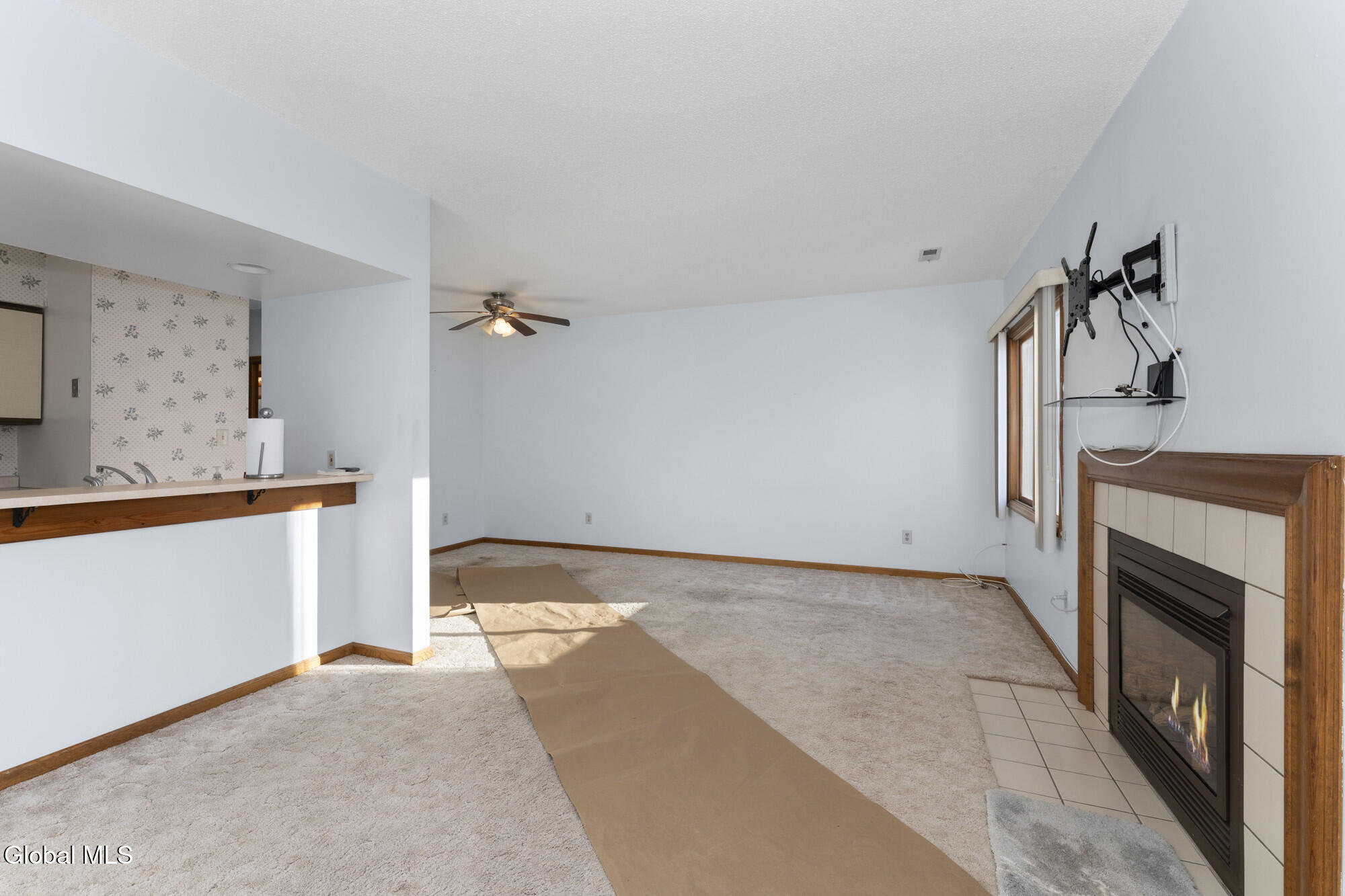 1976 Curry Road, Unit A102 Rotterdam, NY 12303 - Photo 4 of 23 Great room c