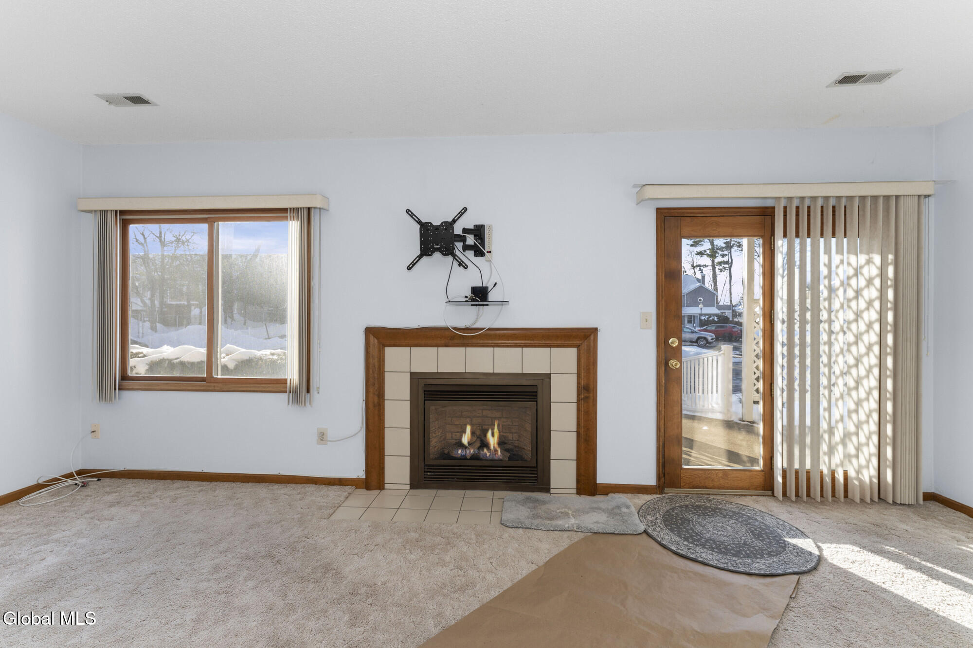 1976 Curry Road, Unit A102 Rotterdam, NY 12303 - Photo 5 of 23 Great room d