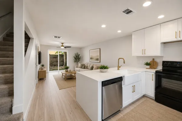 $1,350 | 11000 Kinghurst Street, Unit 187, Houston, TX 77099