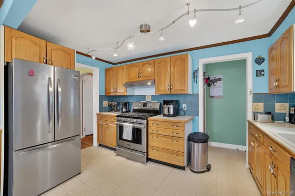 $639,000 | 173 Hunter Avenue, Yonkers, NY 10704
