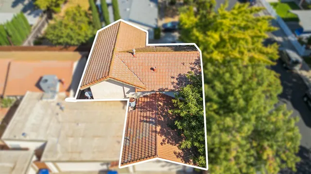 a view of a yard with shower