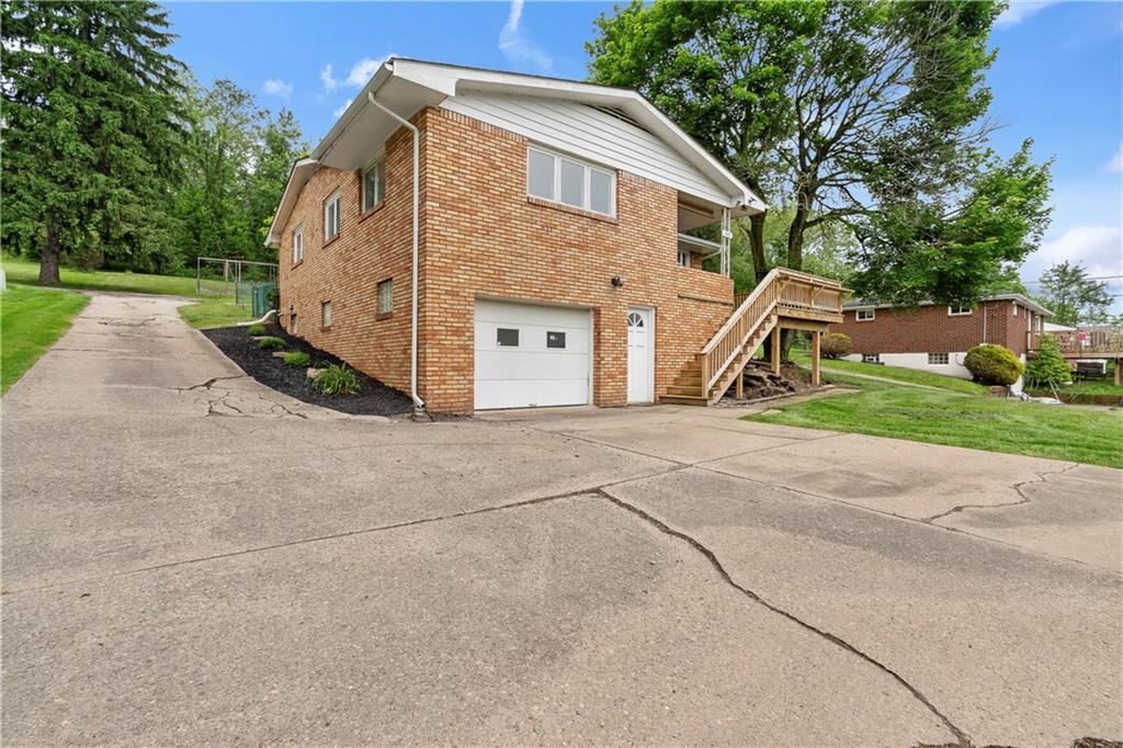 545 Manifold Road Washington, PA 15301 - Photo 4 of 34 Plenty of parking