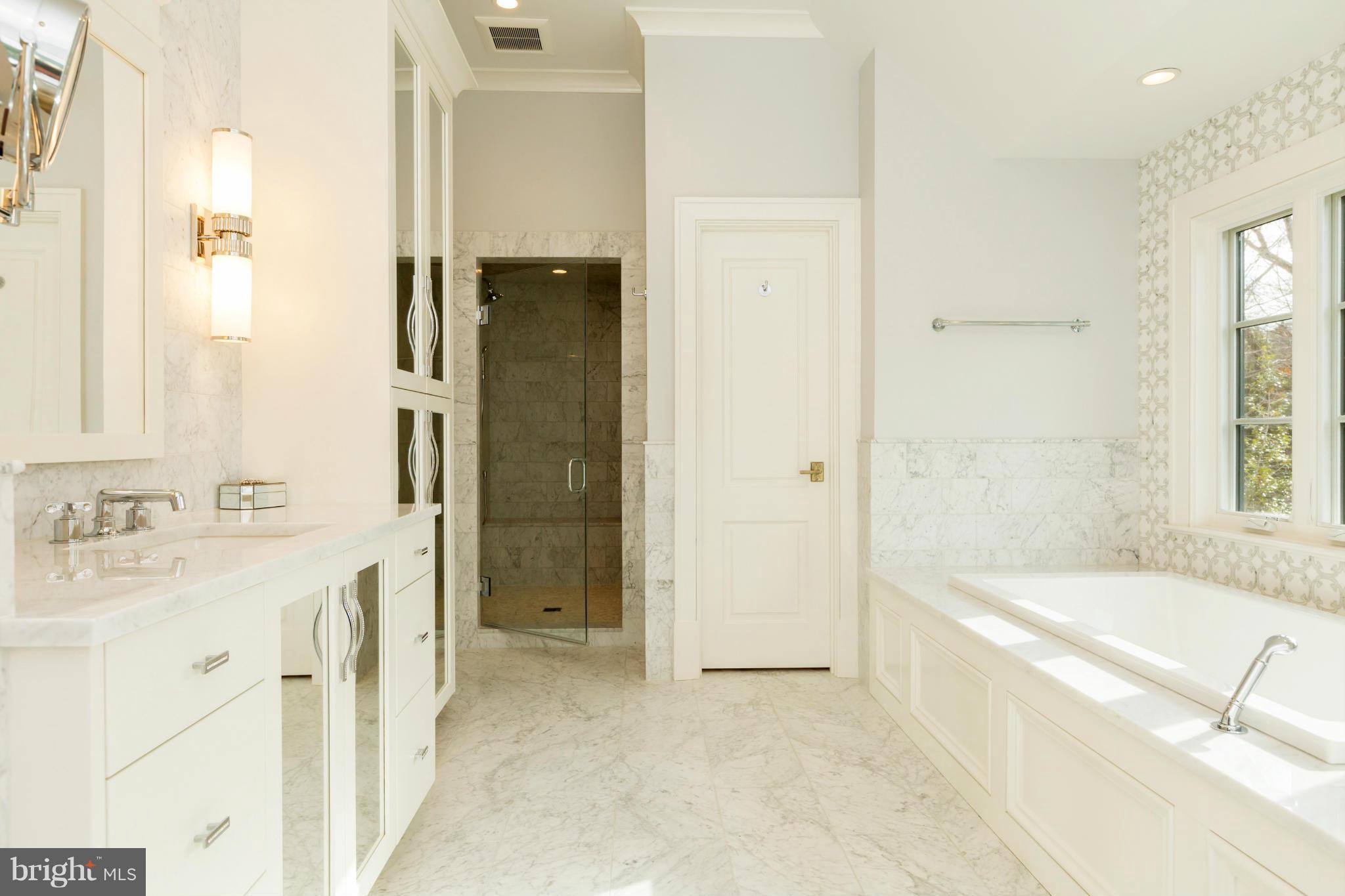 4871 Glenbrook Road Northwest Washington, DC 20016 - Photo 9 of 21 a bathroom with a bathtub and a sink