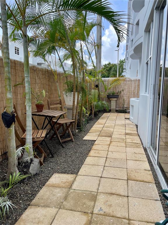 290 Av. Sta. Ana Guaynabo, Bayamón 00969 - Photo 20 of 23 a backyard of a house with table and chairs