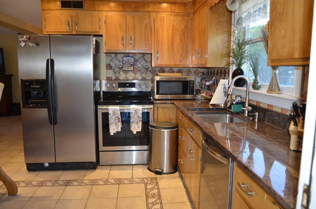 12 Flint Locke Road Randolph, MA 02368 - Photo 5 of 26 Gallery Image 5