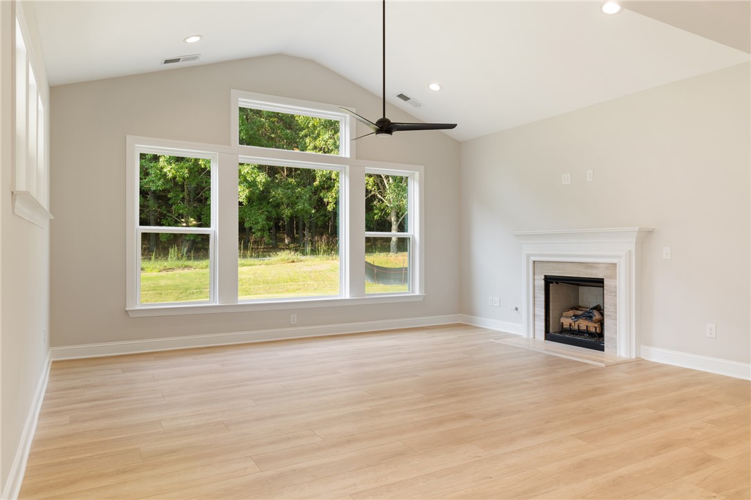 109 Sunrise Court, Unit SUN0005 Anderson, SC 29625 - Photo 14 of 37 Family Room