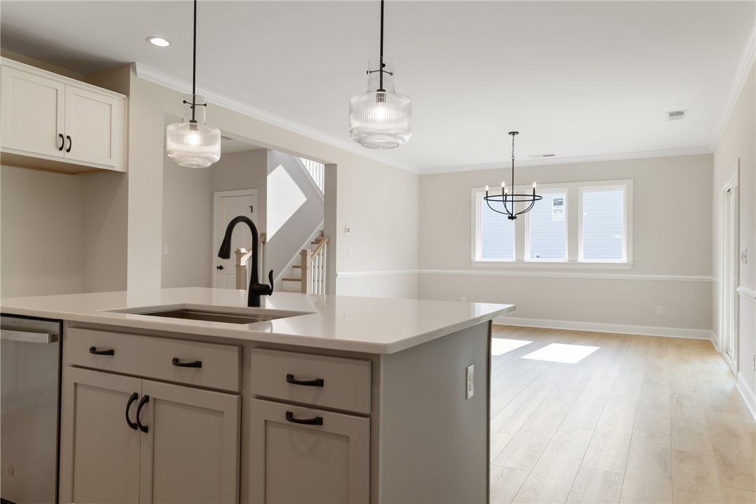 109 Sunrise Court, Unit SUN0005 Anderson, SC 29625 - Photo 10 of 37 Kitchen/Dining Room