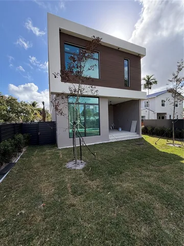 $2,100,000 | 1637 Monroe Street, Hollywood, FL 33020