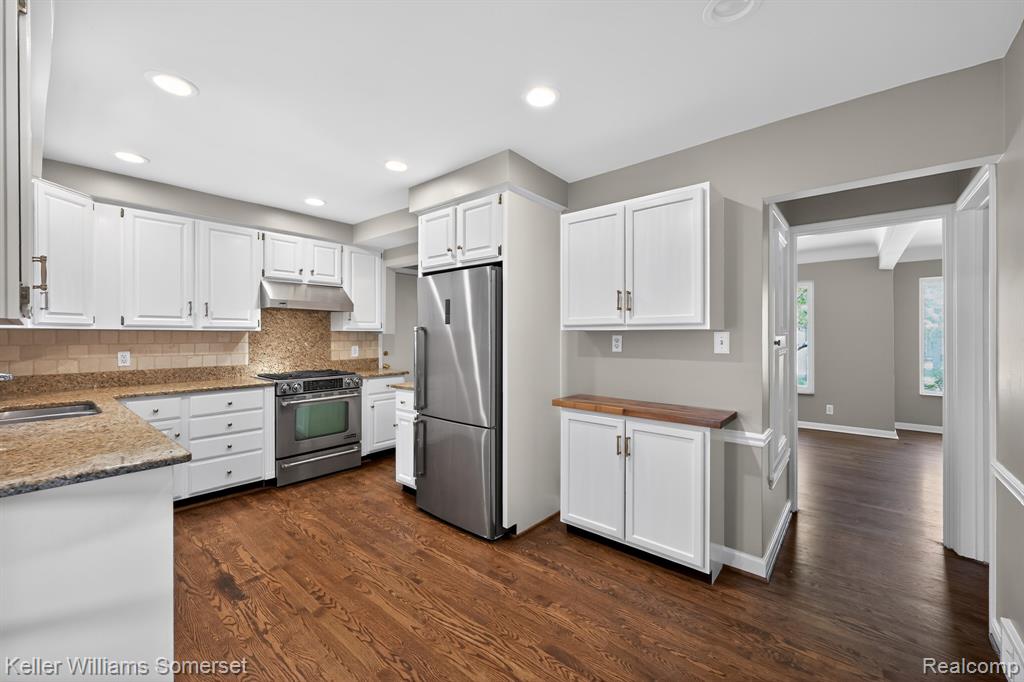 1681 Oxford Road Grosse Pointe, MI 48236 - Photo 9 of 25