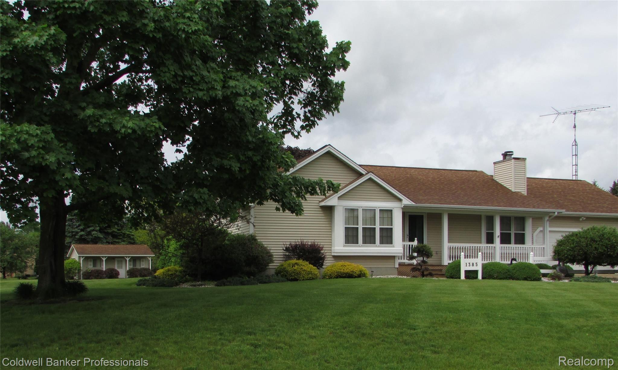 1385 Old Mill Road Lapeer, MI 48446 - Photo 3 of 42 IMG_7816.JPG
