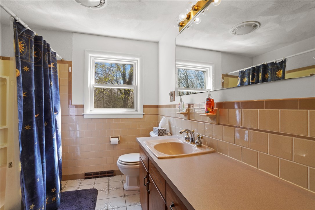 2124 Harkney Hill Road Coventry, RI 02816 - Photo 13 of 49