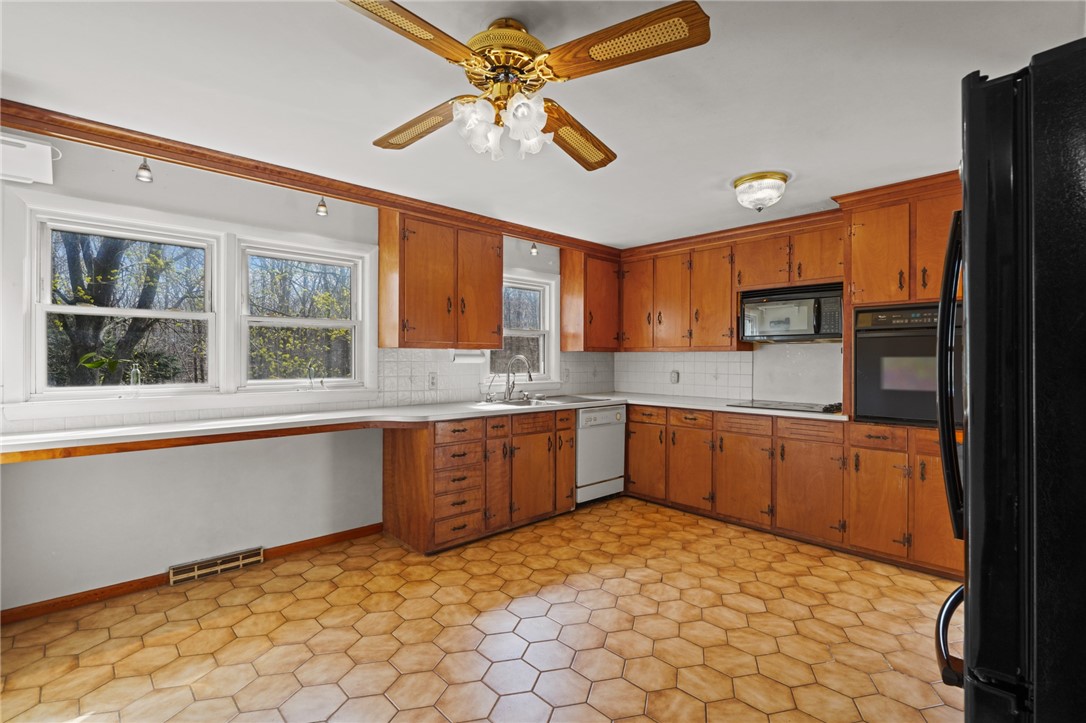 2124 Harkney Hill Road Coventry, RI 02816 - Photo 6 of 49