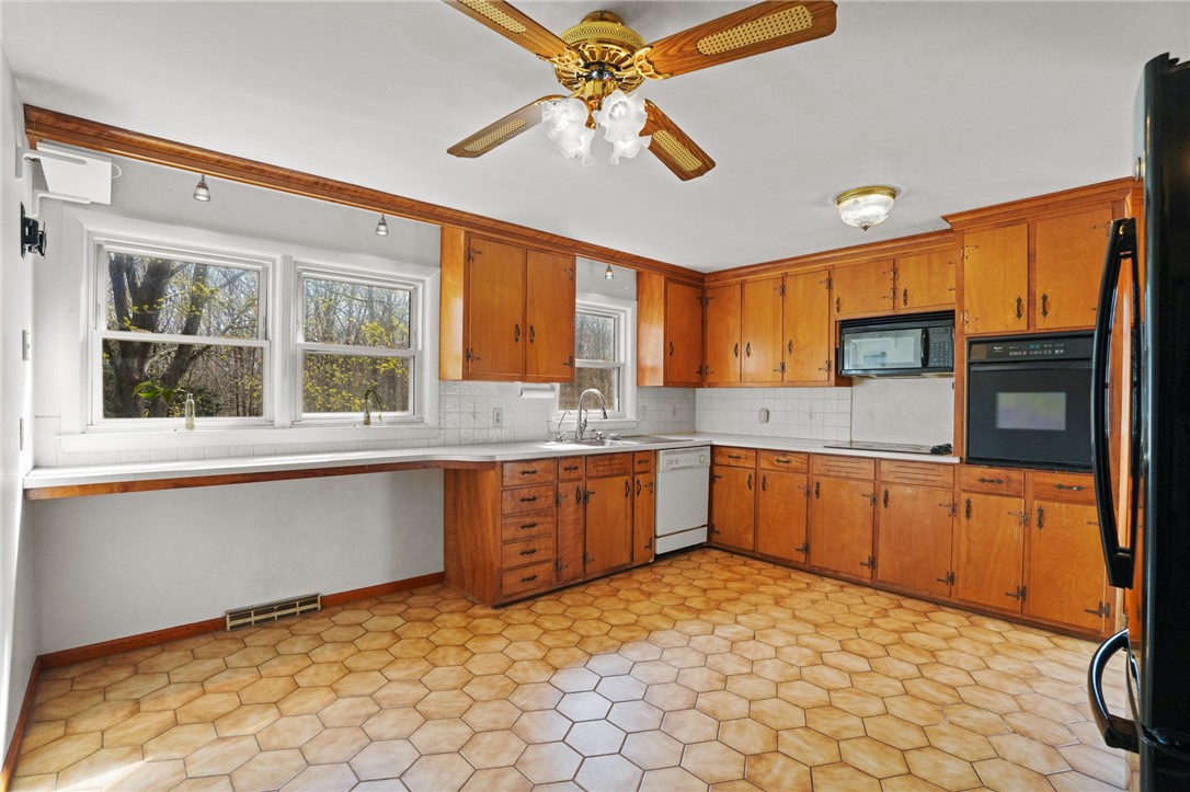 2124 Harkney Hill Road Coventry, RI 02816 - Photo 7 of 49