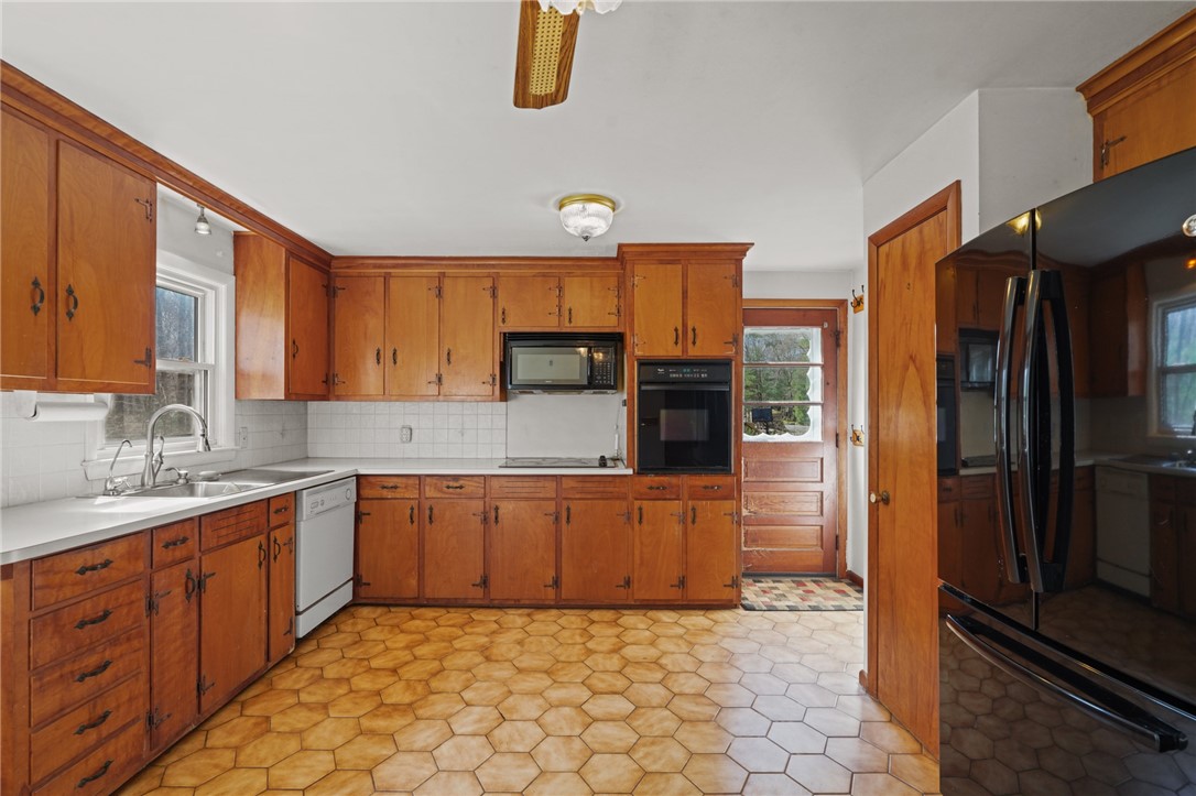 2124 Harkney Hill Road Coventry, RI 02816 - Photo 8 of 49