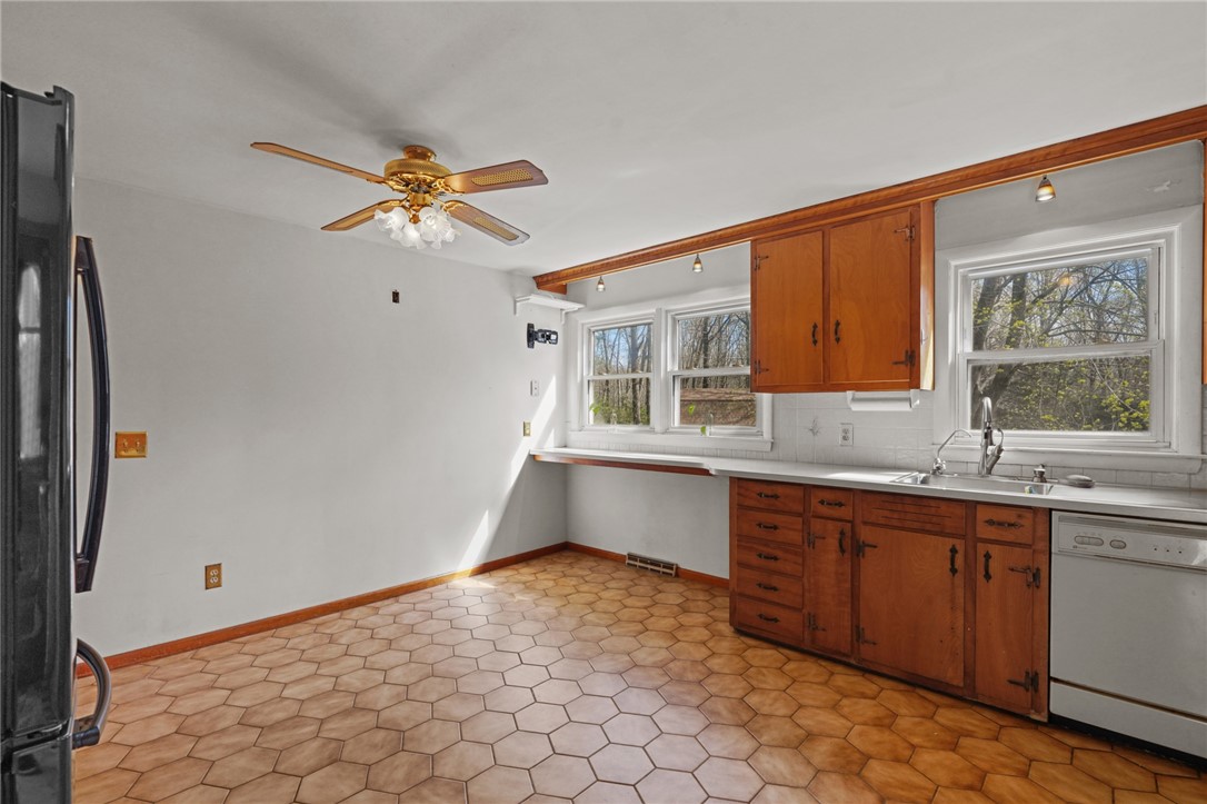 2124 Harkney Hill Road Coventry, RI 02816 - Photo 10 of 49