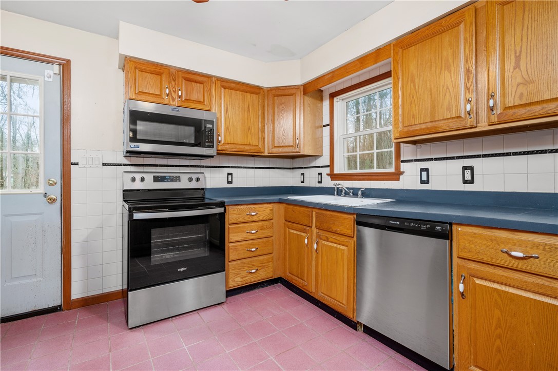 447 Steere Farm Road Burrillville, RI 02830 - Photo 15 of 38