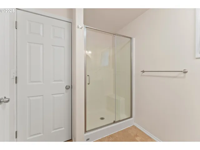 a view of utility room with washer and dryer