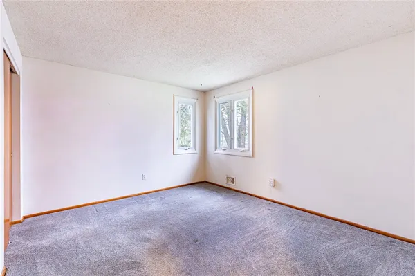 $219,900 | 40 Carlsam Circle East, Irondequoit, NY 14609