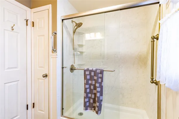 $219,900 | 40 Carlsam Circle East, Irondequoit, NY 14609