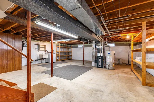 $219,900 | 40 Carlsam Circle East, Irondequoit, NY 14609