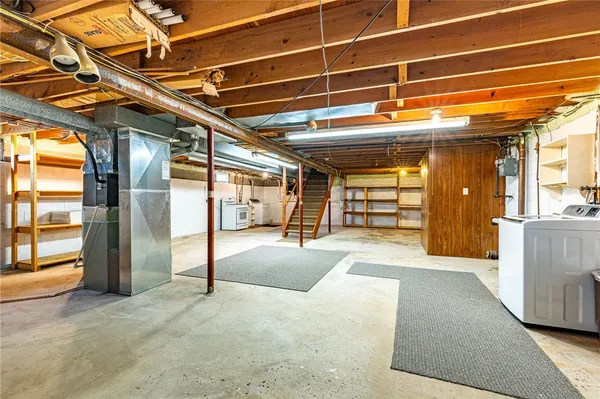 $219,900 | 40 Carlsam Circle East, Irondequoit, NY 14609