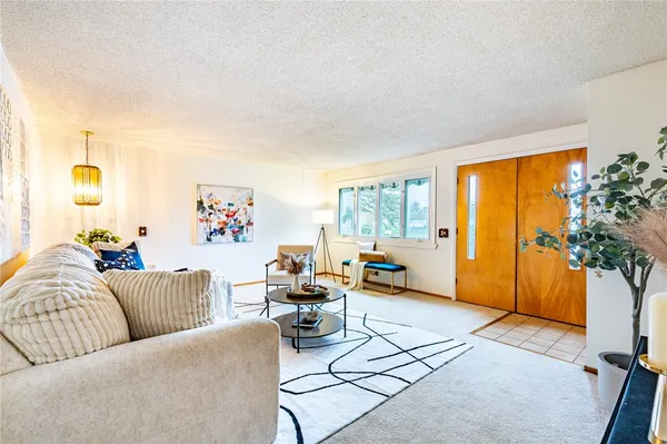 $219,900 | 40 Carlsam Circle East, Irondequoit, NY 14609