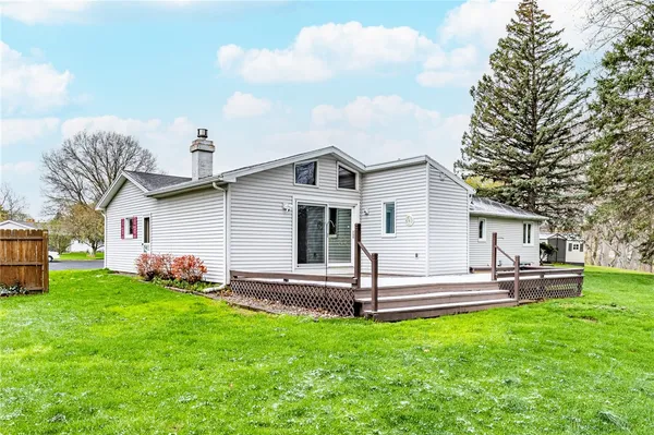 $219,900 | 40 Carlsam Circle East, Irondequoit, NY 14609