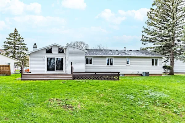 $219,900 | 40 Carlsam Circle East, Irondequoit, NY 14609