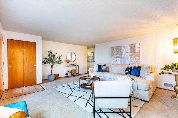 $219,900 | 40 Carlsam Circle East, Irondequoit, NY 14609