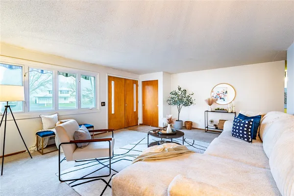 $219,900 | 40 Carlsam Circle East, Irondequoit, NY 14609