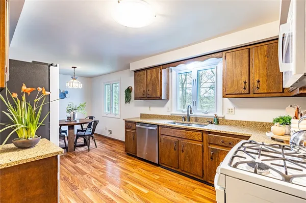 $219,900 | 40 Carlsam Circle East, Irondequoit, NY 14609