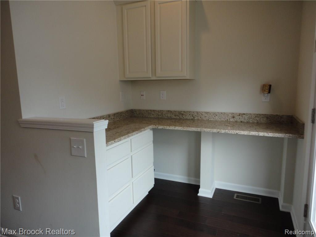 326 Glenhurst Boulevard, Unit 27 Rochester, MI 48307 - Photo 15 of 29