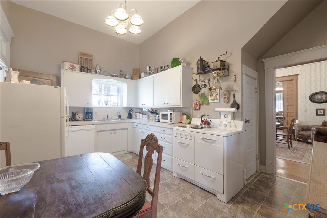 606 South Key Avenue Lampasas, TX 76550 - Photo 26 of 46