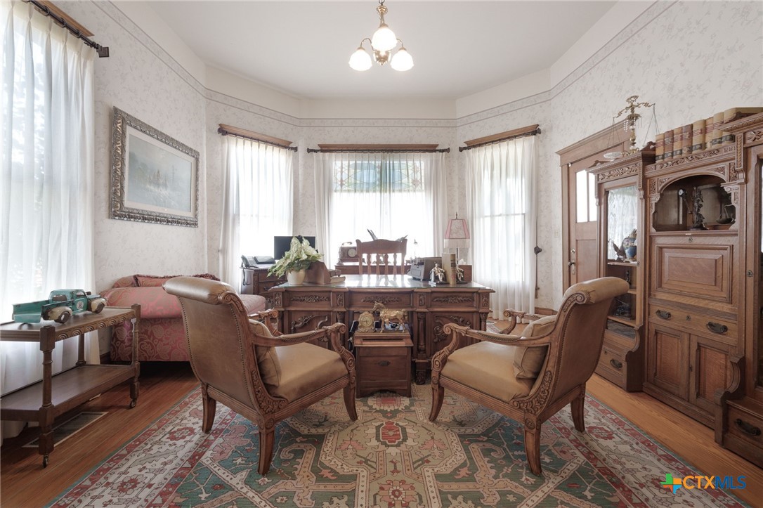 606 South Key Avenue Lampasas, TX 76550 - Photo 5 of 46