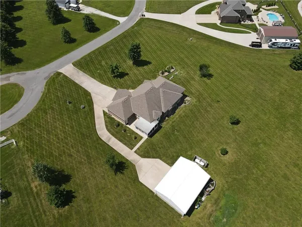 $999,999 | 19104 Autumn Lane, Pleasant Hill, MO 64080