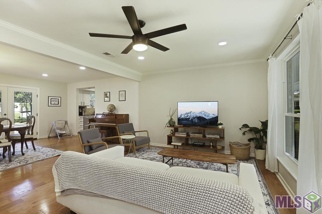725 Rothmer Drive Baton Rouge, LA 70808 - Photo 9 of 28 Living room