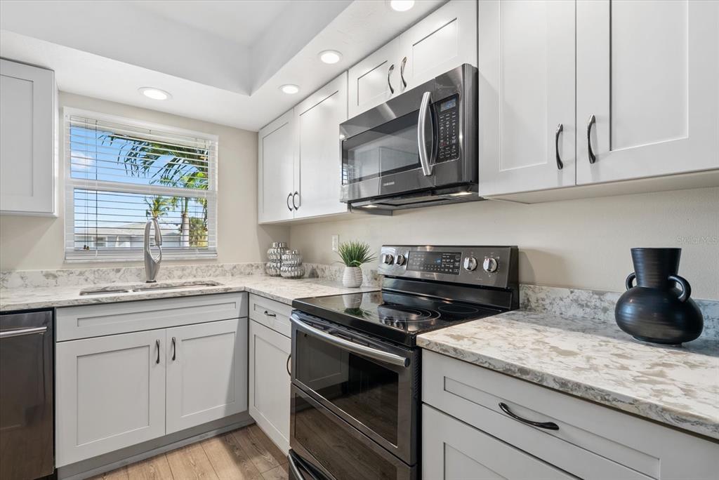 9200 Midnight Pass Road, Unit 28 Sarasota, FL 34242 - Photo 4 of 49