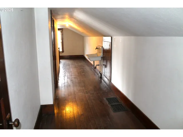 $197,900 | 250 Northeast Dayton Street, John Day, OR 97845